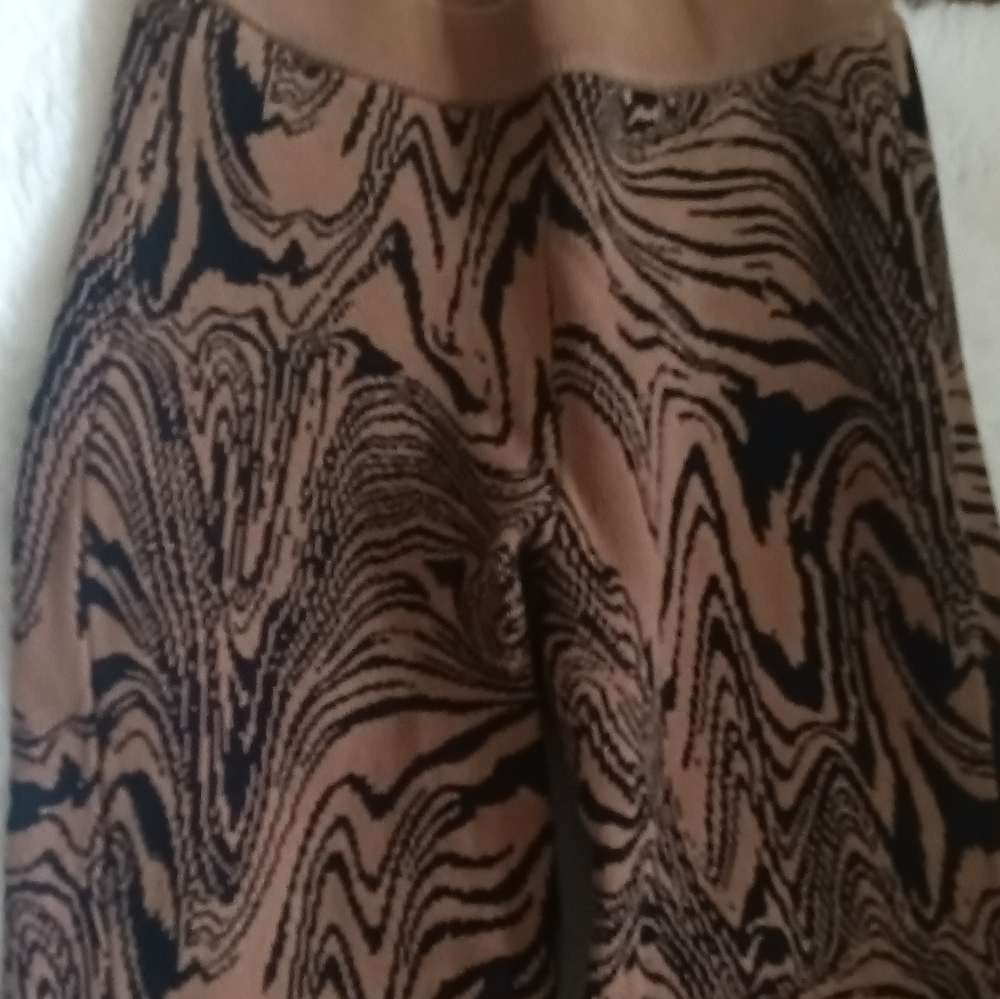 Good American Swirl Pants - Picture 5 of 6